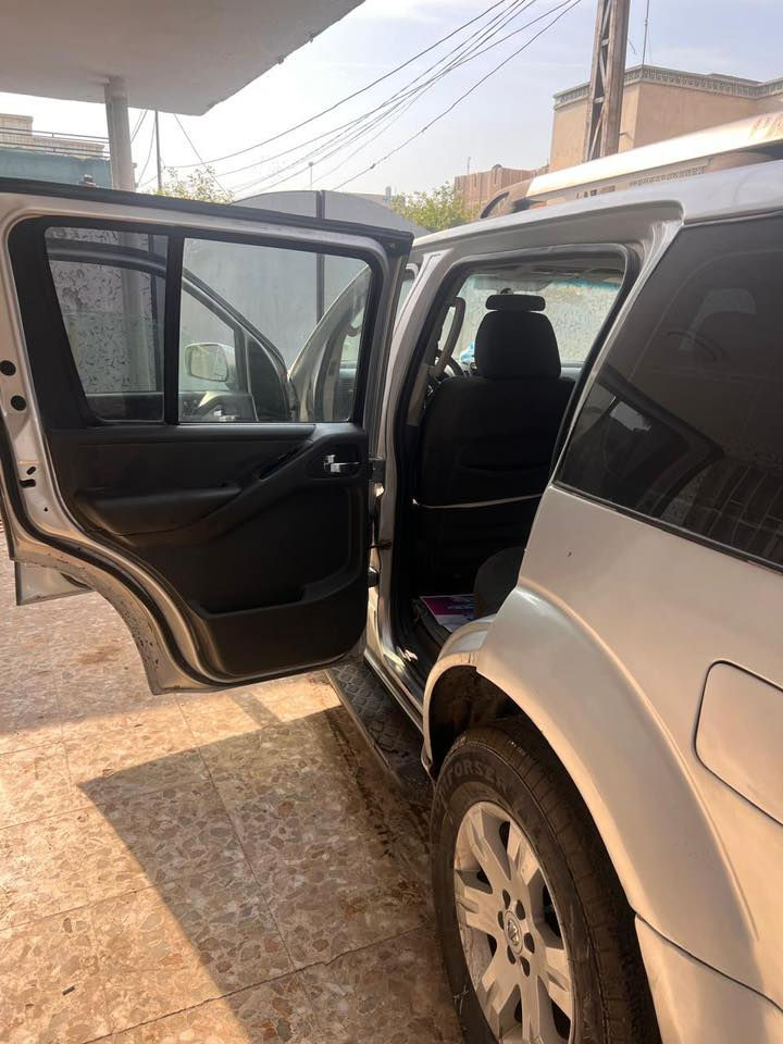 السلام عليكم. نيسان بافندر ٢٠٠٨ وارد امريكي محرك خير من الله كير جديد حادثها جاملغ خلفي ورا السايق بي معجون السياره حلوه ومصبوغه حزام رش فقط للجماليه 
السعر ٨٥ وبيها مجال 
مكانها بابل رقم بغداد ب اسمي 
***********
