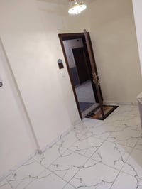 شقه بمجمع جبل عامل قرب التسفيرات طابق رابع نظام مصاعد كهرباء 24 ساعه ا...