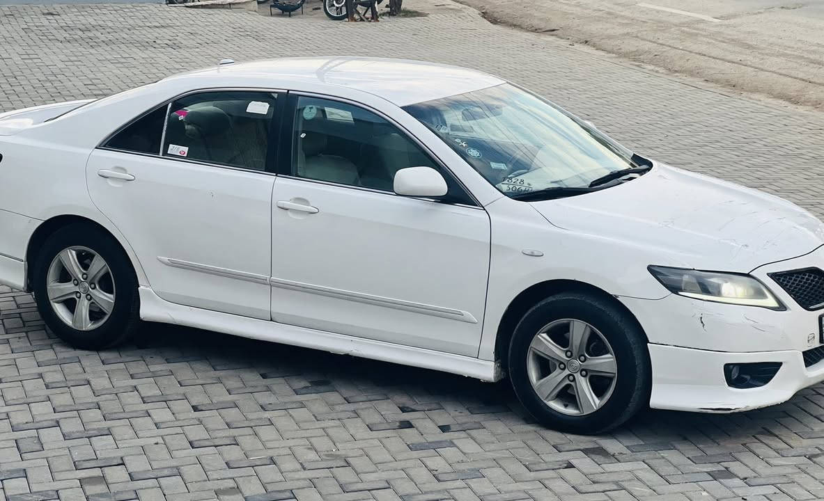 بۆفرۆشتن کامری 2008
نمەنە لە جوانی گێڕ تۆماتیک گێڕ و مەکینەی بەشەرت 
ڕەقەم هەولێر بەناو خۆمەوەیە بەشەرتی تەحویل و خەرامە 
پێش و دووای لۆک دەعم و قرچی نیە  چوارتایەی تازەی لەسەرە
سیعری 95$ گەڵاو معامەلە ژ.م *********** 
شوێن سەیدصادق
