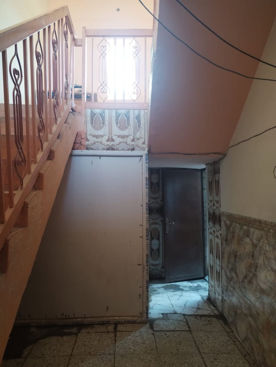 🏡 دار للبيع – طابو زراعي (سند ٢٥)
📍حي جسمان – قرب الجامع 
وبسعر جداً مناسب🔥🔥
📐 المساحة: ١٠٠ م²
🛣 عرض الشارع: ٧ م

🧱 مواصفات البناء:
• بناء طابوق ومسلح حديث
• يتكون من طابقين
🔹 الطابق الأول:
• استقبال
• هول
• غرفة نوم 🛏️
• مطبخ
• مجمع صحيات داخلية وخارجية 🚿
🔹 الطابق الثاني:
• غرفة نوم
• ممر
• سطح مفروش

📞 للاستفسار: ***********
🏢 مكتب عقار أهالي المسيب
حي المعلمين الثالثة – قرب جامع محمد الجواد
