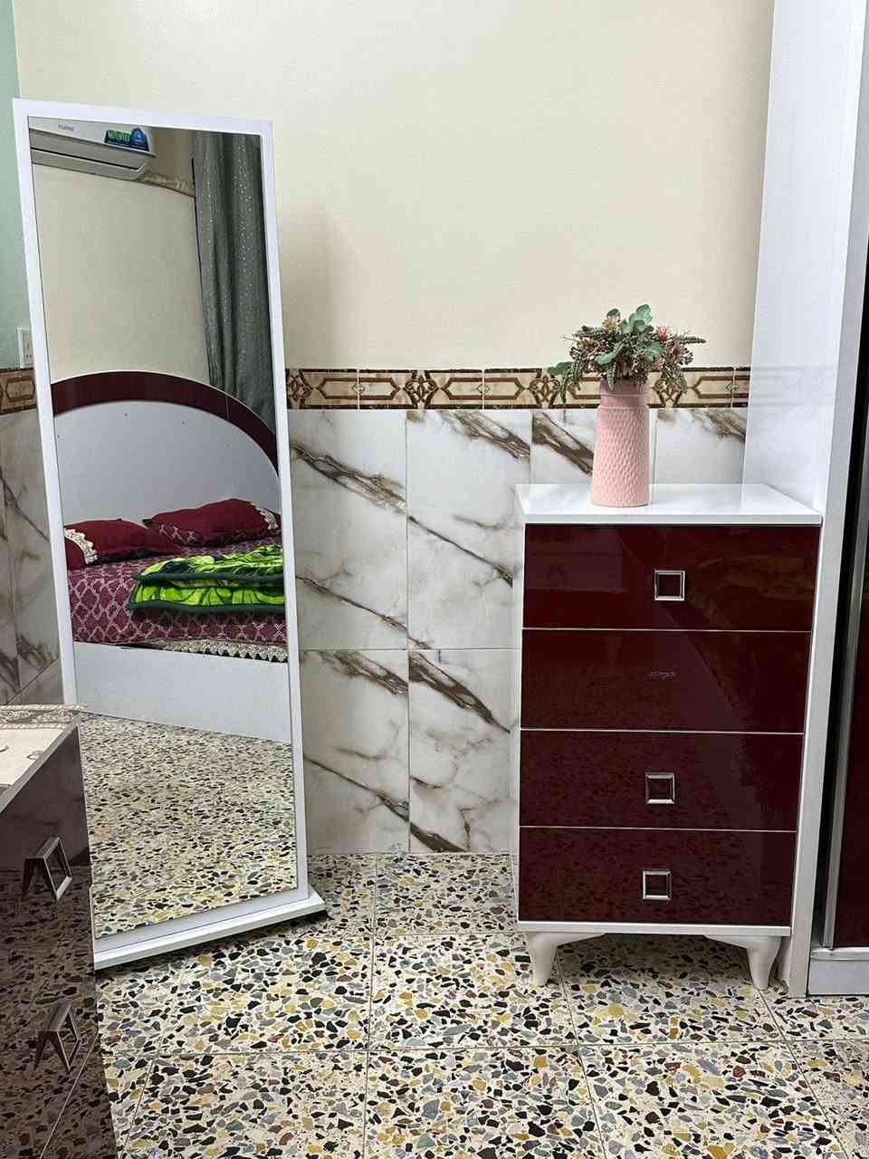 غرفة نوم ٧ قطع بسعر ٢٠٠ وتخم ٨ مقاعد قنفتين ام ٣ وقنفه ام ٢ بسعر ٤٢٥ جديد تسكام وميز و٤ كراسي بسعر ٦٠ مكان بلديات ***********
