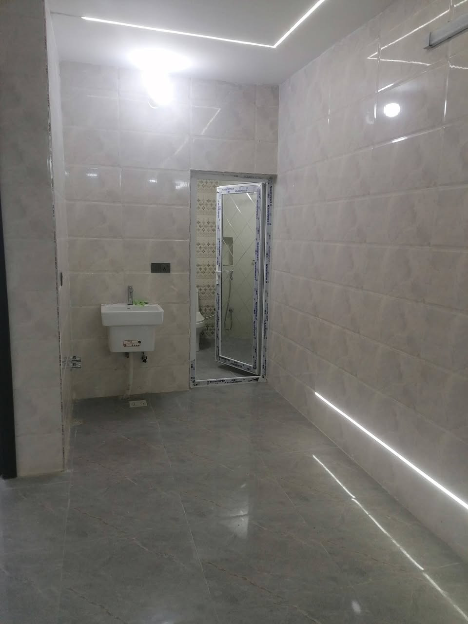 السلام عليكم للبيع ٩٠م طابق ونص
غرفتين وصاله ومطبخ وخدمات
بغداد الكرخ الري محله ٨٦١ مقابل المربع الذهبي
للإستفسار مكتب اليقين للعقار المربع الذهبي شارع جامع الحبيبب المصطفى *********** ومن الله التوفيق للجميع *********** بي واتساب واتصال وتواصل على الخاص ومن الله التوفيق للجميع
