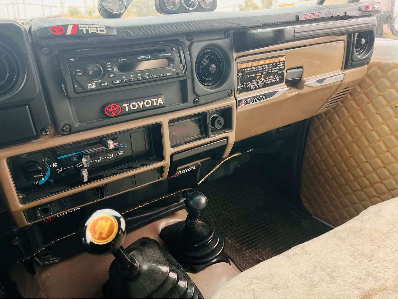 ميكزةمين موديل ١٩٨٧
گير عادي  دبل اكسل 
مةكينه ٤ بستن كروسيده بيلادي كابريته
رةقم هةولير اصلي به ناو كردن به شه رته 
سةيارةكه عامه  شانسي به شه رته 
گورينه وةش دةكةم به شيتك به دلم بيت نرخي ٧٥ معامةلة
*********** أربيل, العراق
