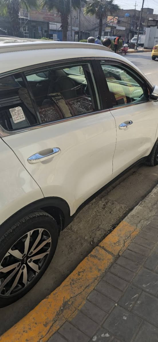 سلام عليكم كيا سبورتج ٢٠١٧ بأسمي تحويل ثاني يوم محرك ٢٤٠٠ حادثها بسيط وهي واقفة فول مواصفات بانوراما كرسي كهرباء مري شفط تخم تاير جديد سعرها ١٦٠ ورقة وبيها مجال مكاني حي اور *********** صور الحادث مرفقة بالمنشور
