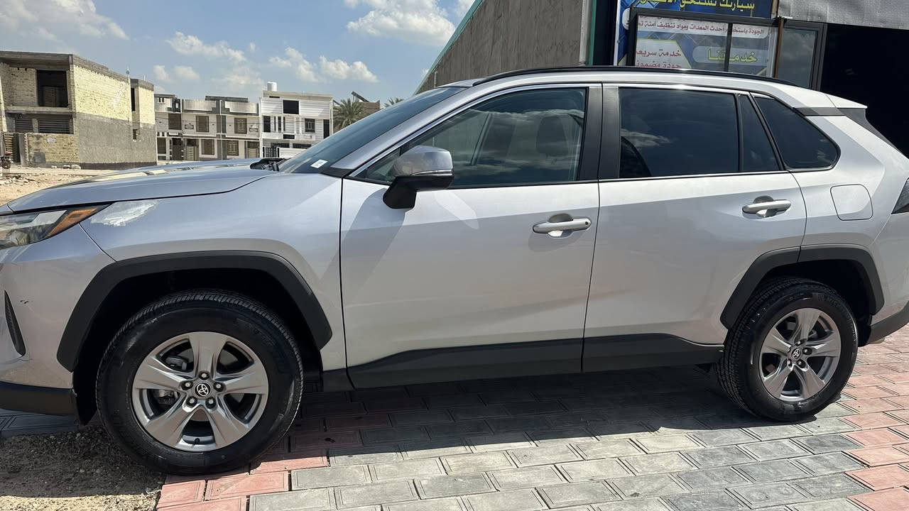 RAV4 xle 2024
بانزيل 
ممشى ٢٥ الف كيلو
بدون رقم 
ايرباك دركة وركبة جه السايق فقط
مكان السيارة كربلاء 
السعر تواصل على الرقم ***********
