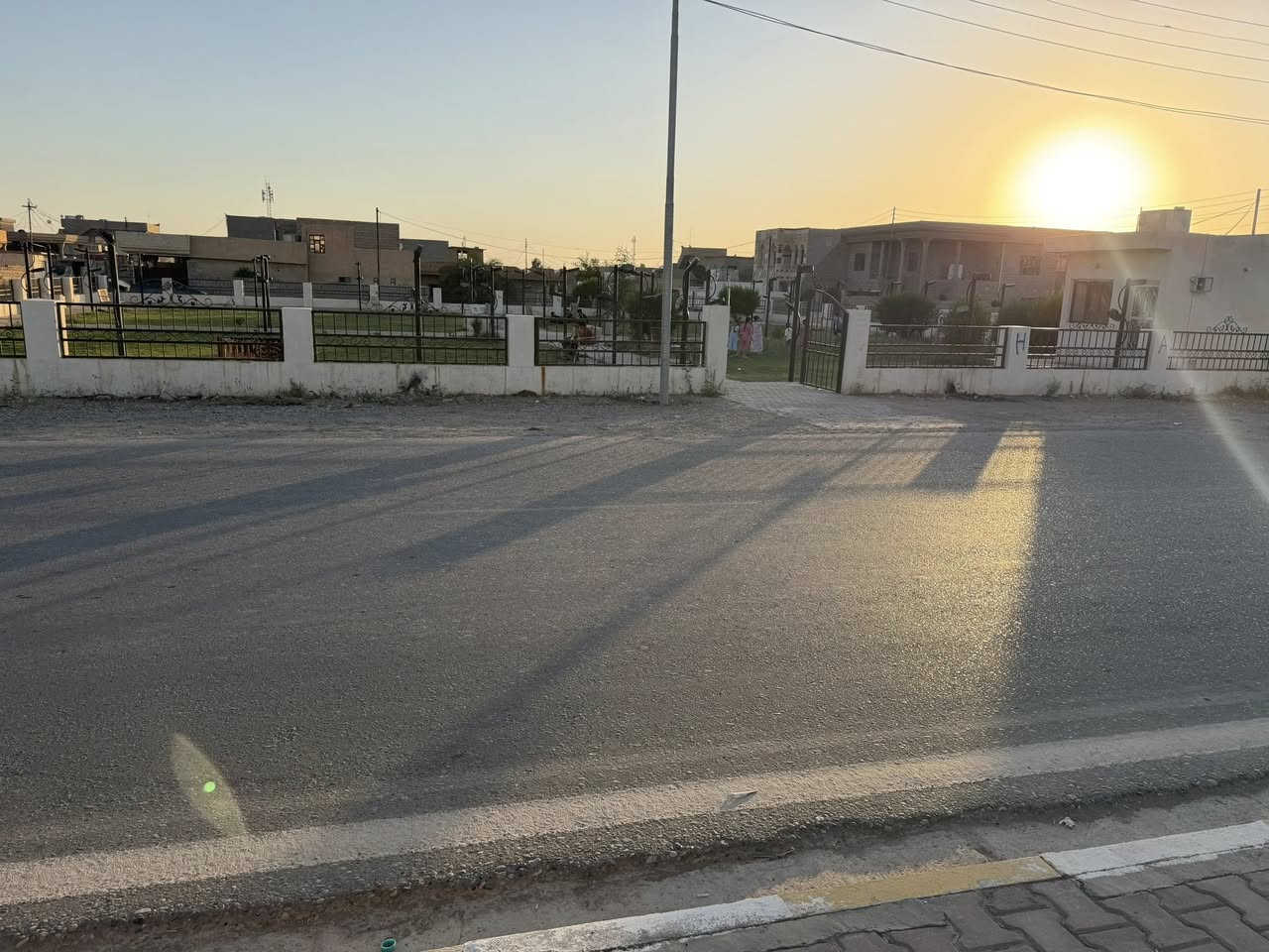 بيت للبيع ملك صرف على شارع 30 قضاء العلم الحي العسكري 250 متر السعر 75 مليون وبي مجال مكتب ثائر الحديد للعقار ***********
