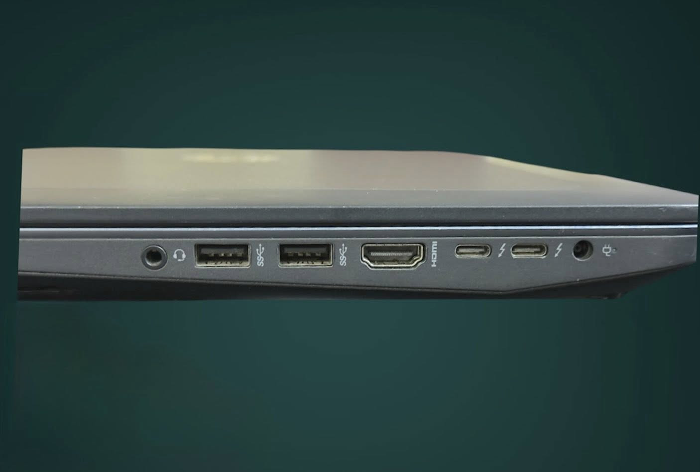 للبيع: HP ZBook 15 G3 - نسخة Xeon الاستثنائية 💻🚀
الوصف:

للبيع محطة عمل متنقلة (Mobile Workstation) من الفئة العليا، جهاز HP ZBook 15 G3 الغني عن التعريف، لكن هذه المرة بنسخة الـ Xeon المخصصة للمحترفين والمهندسين. الجهاز بحالة "شبه جديد" (نظيف جداً) ومثالي للعمل المتواصل والرندر الشاق.

المواصفات التقنية الكاملة:

• المعالج: Intel Xeon E3-1505M v5 (أداء جبار، استقرار عالي جداً، يتفوق على فئات i7 في الرندر).

• الذاكرة (RAM): سعة 16GB DDR4 (يحتوي على 4 منافذ للرام، مما يتيح لك التطوير بسهولة حتى 64GB).

• التخزين: هارد 512GB SSD من نوع NVMe (سرعة فائقة في التشغيل وفتح البرامج الكبيرة).

• كرت الشاشة: منفصل Nvidia Quadro M1000M 2GB (كارت احترافي معتمد يضمن لك استقرار البرامج الهندسية).

• الشاشة: 15.6 بوصة بدقة Full HD IPS (ألوان حقيقية وزوايا رؤية ممتازة للتصميم).

• التبريد: نظام تبريد مزدوج (مروحتين) للحفاظ على برودة الجهاز تحت أقصى ضغط.

البرامج التي يعمل عليها الجهاز بسلاسة تامة:

الجهاز مخصص ومعتمد لتشغيل البرامج التالية بأداء مستقر:

✅ الهندسة والـ CAD: AutoCAD, Revit, SolidWorks, Civil 3D.

✅ التصميم والجرافيك: Adobe Photoshop, Illustrator, InDesign.

✅ المونتاج والرندر: Adobe Premiere Pro, After Effects (FHD projects), 3ds Max, Maya.

✅ البرمجة والمحاكاة: Virtual Machines, MATLAB, Python environments.

الملحقات والحالة:

✅ الجهاز نظيف جداً وخالي من العيوب التقنية أو الخدوش الواضحة.

✅ يأتي مع الشاحن الأصلي (ضروري جداً لتشغيل المعالج بكامل قوته).

✅ البطارية بحالة جيدة جداً.

السعر المطلوب: [500,000 الف دينار] (قابل للتفاوض البسيط) مع (ماوس و حقيبه)هديه

المكان: كربلاء

للتواصل والاستفسار: [ha9_k] معرف التليكرام للتواصل او الماسنجر


**إذا كنت صاحب هذا الإعلان وتريد حذفه لأي سبب، رجاءا أرسل رسالة إلى الدعم الفني**