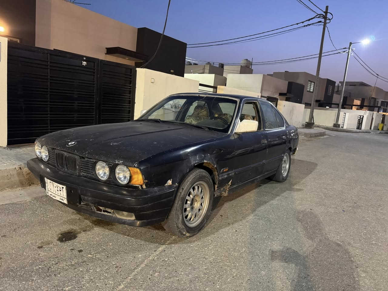 BMW
للبيع ب 22 ورقة 

دواخلها زينه كير و محرك زينات
محرك بلادي 520 

للتفاصيل الاتصال على الرقم 

***********
