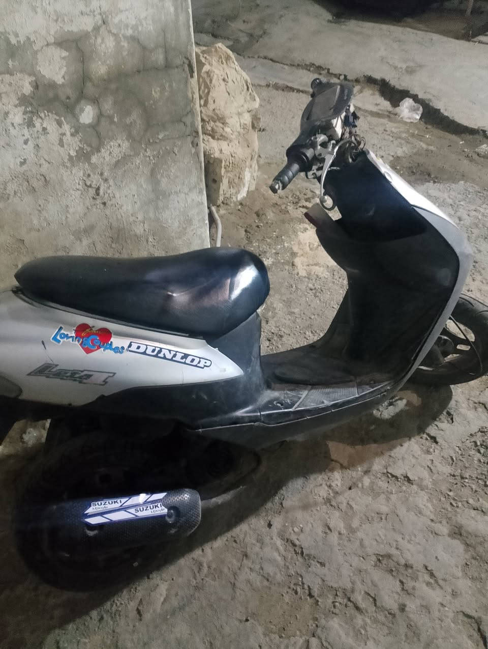 دراجه للبيع سازوكي خفاش
✨كامله مكمله✨

كهربأيات كامله سلف هندر 

السعر 200وبي مجال

للتواصل ***********
