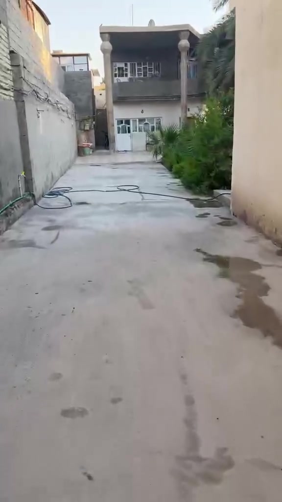 بيت للبيع  وقف سني... بغداد... منطقه العلاج الطبيعي  .. مساحته 430م  عباره عن طابقين منفصلين بدرج خاري  تحويل مباشر وبسعر 200مليون  للتواصل ***********
