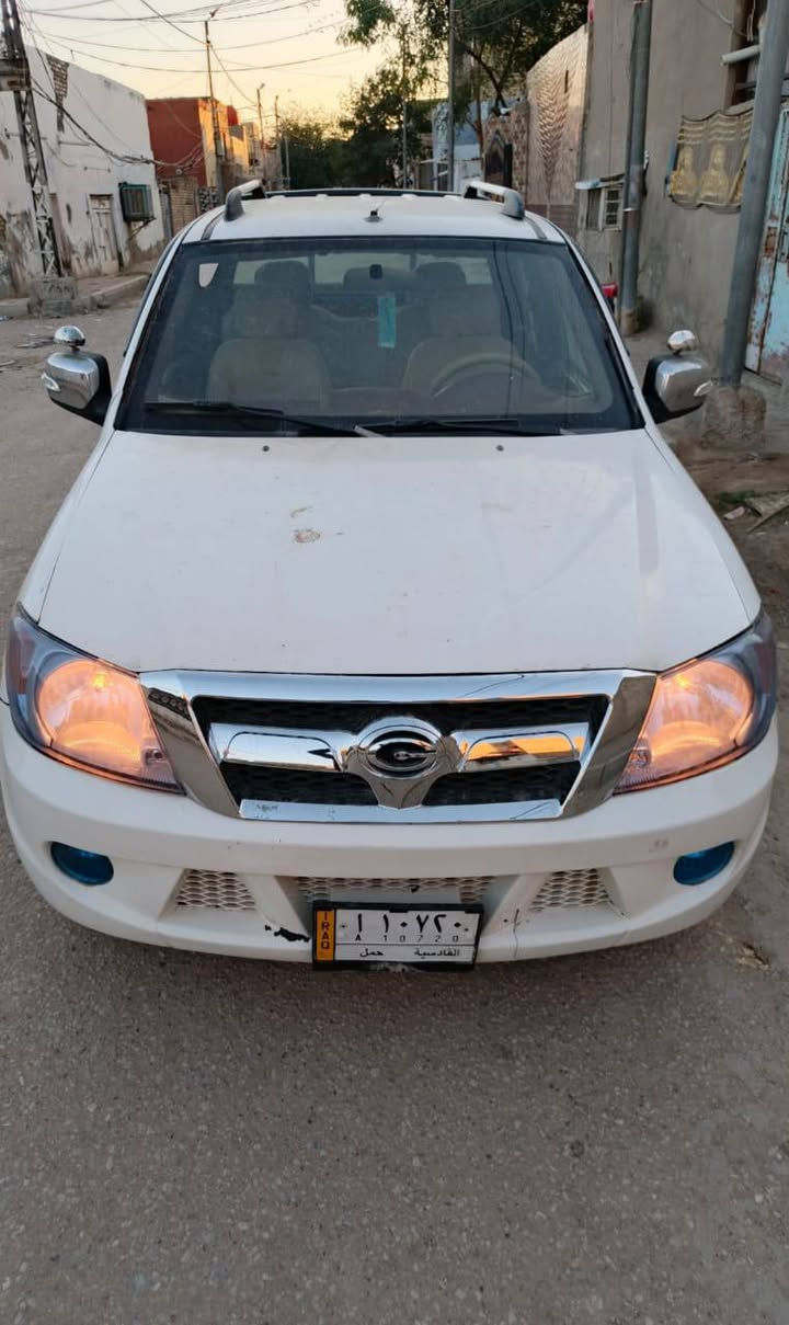 كنو موديل2013  كير اوتماتيك  تايرات جدد رقم قادسيه المكان الدوانيه السعر 65 وبيها مجال متواجد على الفيس او على الر***********
