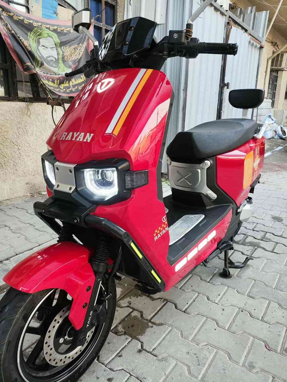 السلام عليكم دراجة شحن نوع ريان جديد استعمال شهر 6بطاريات كبير للبيع ***********سعر 650وبيها مجال اني ماعرفه باسعرها سبب البيع عندي سفر مكان بغداد العطيفيه سرعه 80
