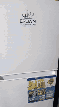 ثلاجة حجم وسط  سعر شراء ...275 سعر البيع 150 قفل إستعمال قليل جدا  تبر...