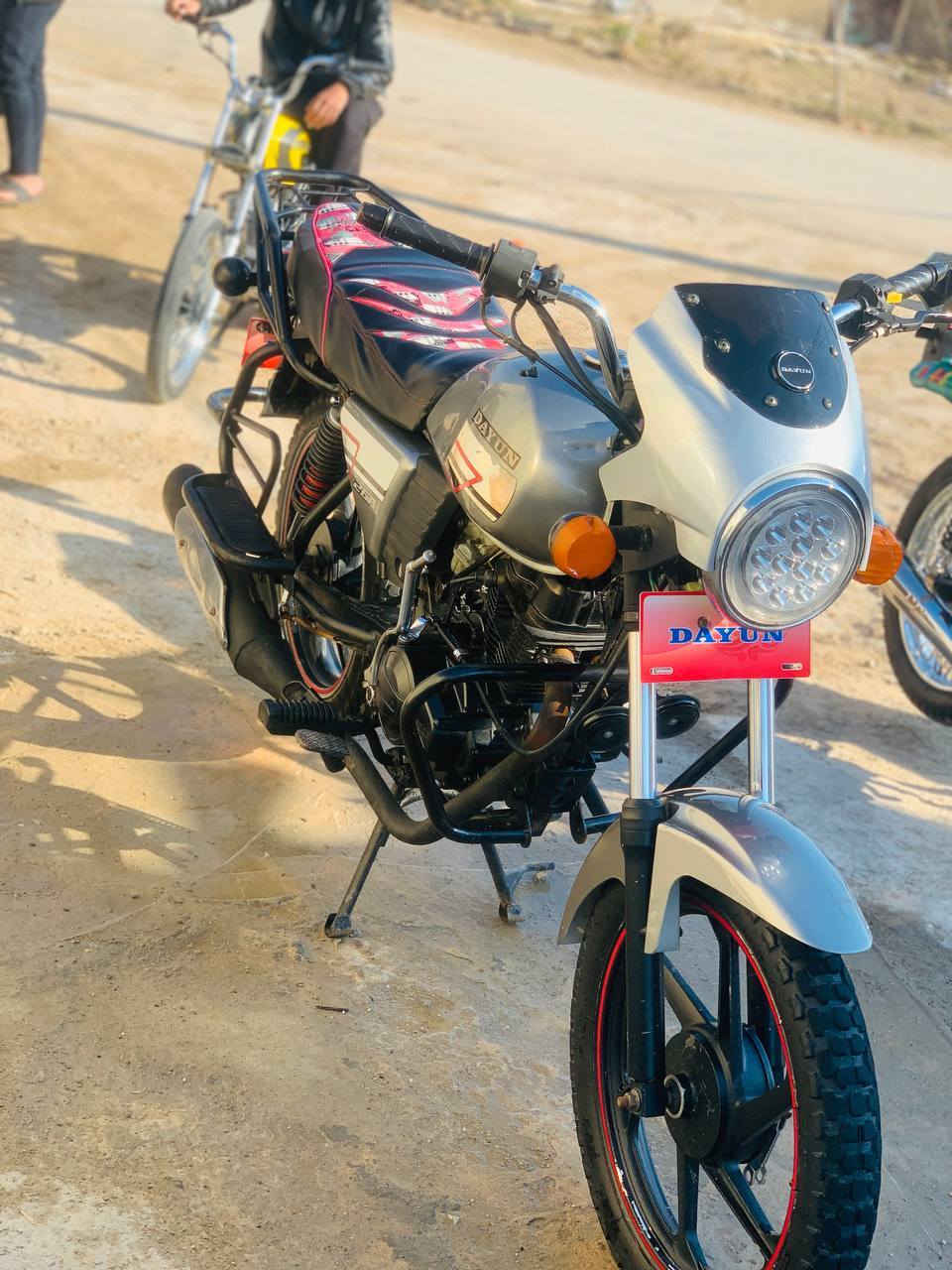 السلام عليكم دراجه دايوان للبيع موديل 2021 اوراق اصولي سعر 1300 مكفوله كلشي شغال مكان كوت قضاء الحي رقمي ***********
