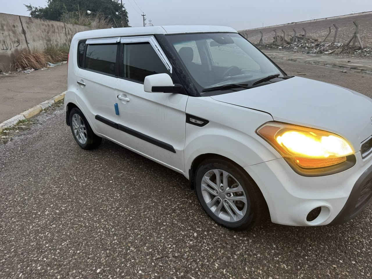 السلام عليكم 
KIA. كيا صول 2012
اللون : ابيط 
سعة المحرك : 1600 

سنويه جديد
مشروع وطني جديد 
دفتر بانزين بي 
كير محرك شرط لا صرف ولا بخار صدر امامي خلفي كله جديد
تخم تايرات جديد
سياره بي صبغ ثلاث قطع بدون دواخل
سعر ( 80 $ ) بي مجال بسيط 
رقم سياره //كركوك

رقم هاتف ☎️ ***********
