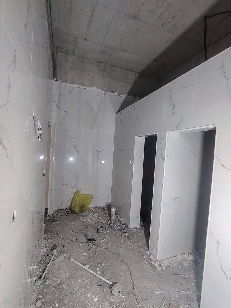 السلام عليكم خلفه سيراميك ارضي وجداري شغل مضبوط متفرغ حالين لعمل داخل البصره ***********
