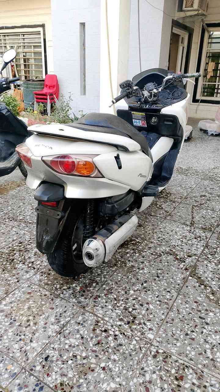 السلام عليكم 
فورزه 0/10 عميه بلاد 
مكينه مكفوله كلجات قايش جديد معدل 150
كفراته شويه مشخطه
مكان بغداد حي الجهاد 
السعر 12 وبيه مجال 
***********
