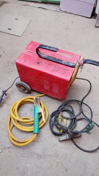 خوان  عندي مكينه لحيم  نحاس  100 /100  البيع السعر 100  07711201495  ي...