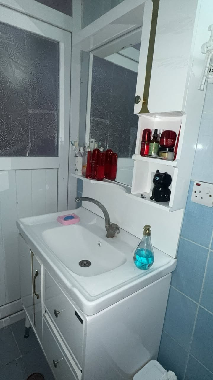 السلام عليكم كاونتر تركي خشب للبيع  200 وبي مجال  مرجوحه80 الف وبيها مجال مغسله كامله بسعر 65 الف نضيفه جدا العنوان / اربيل الزيتون /
الرقم / +964 750 760 9608
0774 016 0525
