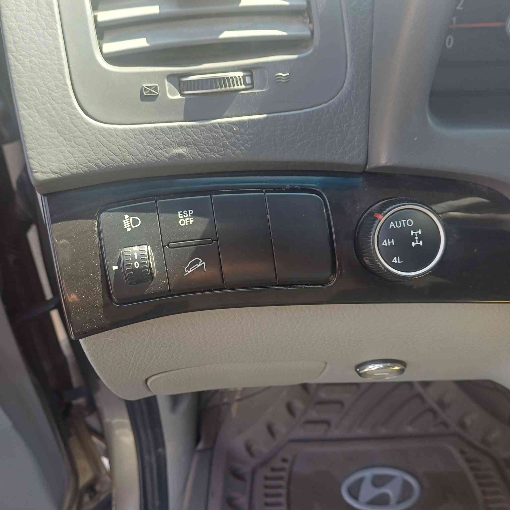 كيا موهافي بيع مراوس ترهم حسب القناعه 
سلام عليكم 

موهافي 2009 خليجي مكفول من الصبغ والتبديل فول موصفات  
بيه جراد قماره بنيد فقط

بيع  مرواس حسب القناعه 
فورويل 4/4
بصمة 
مانع انزلاق 
كشنات كهربائية 
كامره  
حساس  خلفي 
حداديه جديد 
تاير جديد 
تبريد جديد منضمومه كامله 
حداديه كامله 

مثبت سرعة 
فتحة سقف 
7 راكب 
3 قطع تبريد 

انارة ابواب داخلية 
مري شفط 
محرك 6 سلندر 3800
رقم نجف 
سعر129وبيها مجال  
جراد قماره بنيد فقط 
سنويه منتهية 
سياره عليه غرامه  ينزل من سعر 
مكاني كوت

***********
