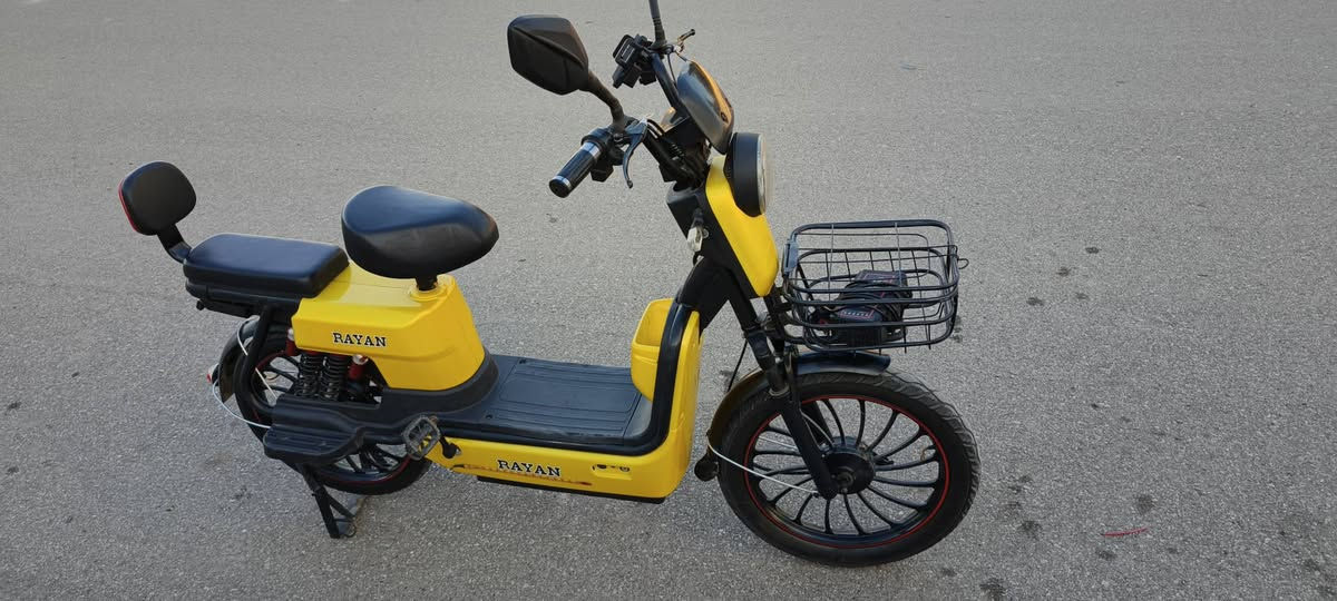 السلام عليكم
دراجه شحن
حجم 20 
شركه الريان 
بطاريات 5 بالشرط 
لايت بگ لايت
اشاير هورن 
2 سويج 1 بصمه 
بلوتوث شغال 
كله شغال بالشرط 
شاحنه بلاديه نضيفه 
سعر 300 
رقم ***********
