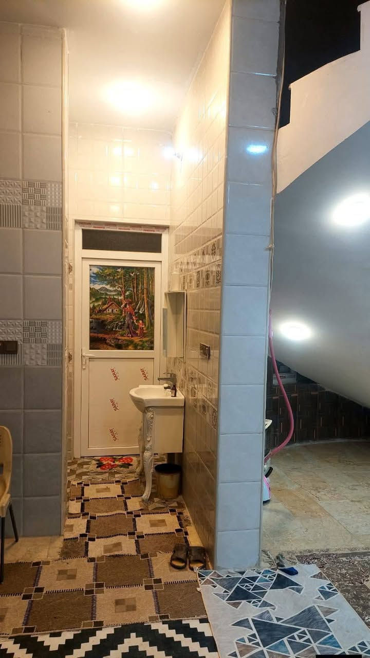 ياالله 
السلام عليكم بيت للبيع المساحه 200متر طابو زراعي سند 25 تحويل مباشر طابقين بناء حديث درجه اولى يحتوي على أربع غرف وصاله وأستقبال ومطبخ وصحيات الطابق الثاني فقط عايز لبخ العنوان كربلاء طويريج حي الرياض على الشارع التلبيط مباشر السعر خاص للأستفسار الأتصال على الارقام الموجوده 
***********
***********
