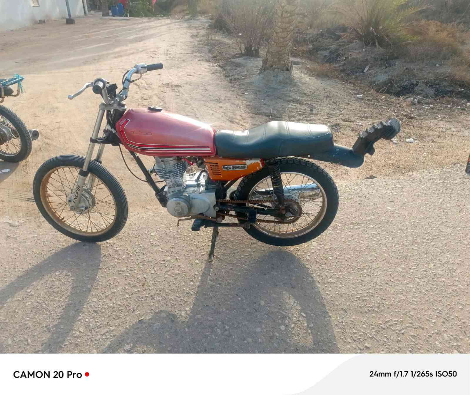 السلام عليكم دراجة نامة شلامجة 19 مكينة هاون قويه كلش وصلبه ادوات مفتوحة مرة واحده مكفوله من السرقة وراعية موجود كشن تفصال سباية تفصال الدراجة مرتبه كلش والياخذه ماتعبه /سعرها 400 وبيه مجال  مكاني كرمة علي لتواصل واتساب ***********
