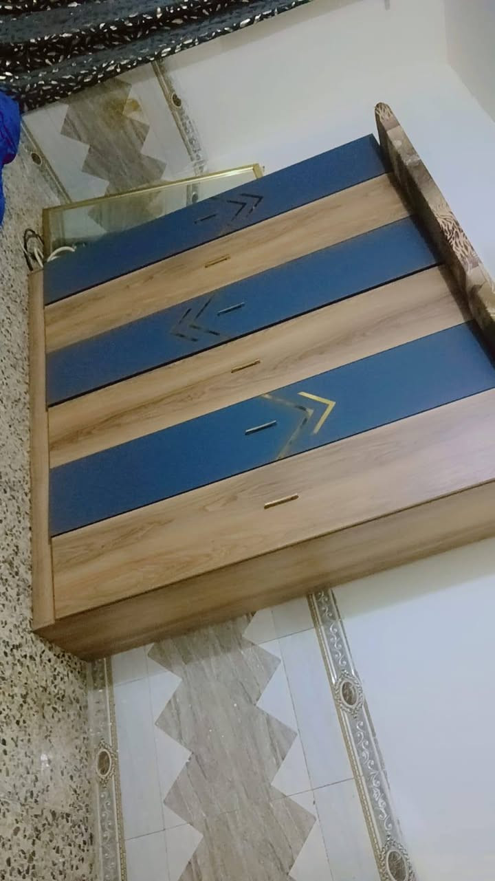 سلام عليكم غرفه نوم البيع هيه ودوشك مالتهه الله شاهد اخذتهه صارلي شهرين 650 من اهل معرض نضافتهه ٩٥ بلميه اريدهه قفل 400 الله شاهد جديده غرفه ***********
