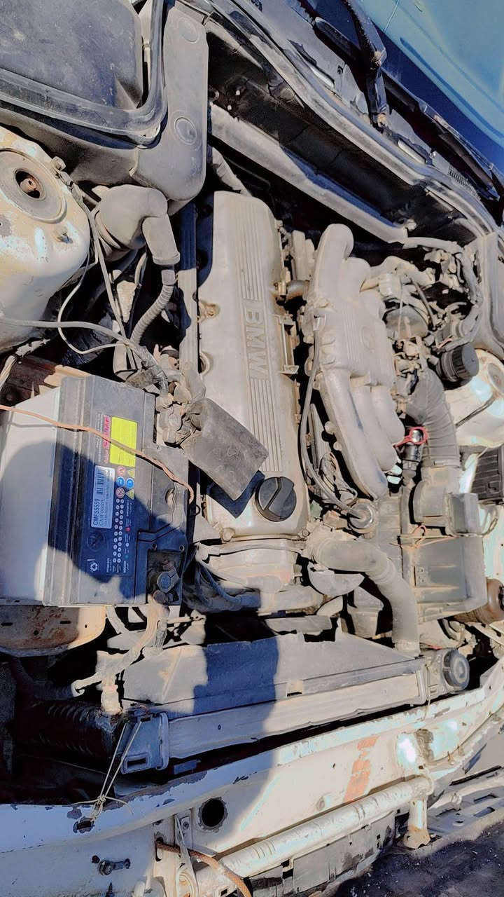 سلام عليكم ورحمة الله وبركاته
#للبيع BMWموديل 88

رقم بغداد انكليزي 

سنويه لل 29 تحويل مباشر 

السياره كفاله من الضربه بيه مكانين اخياس واضحات بلصور 

سعرها 35وبيها مجال 

#كير عادي 

مكانها ذي قار قضاء الفجر 

***********
