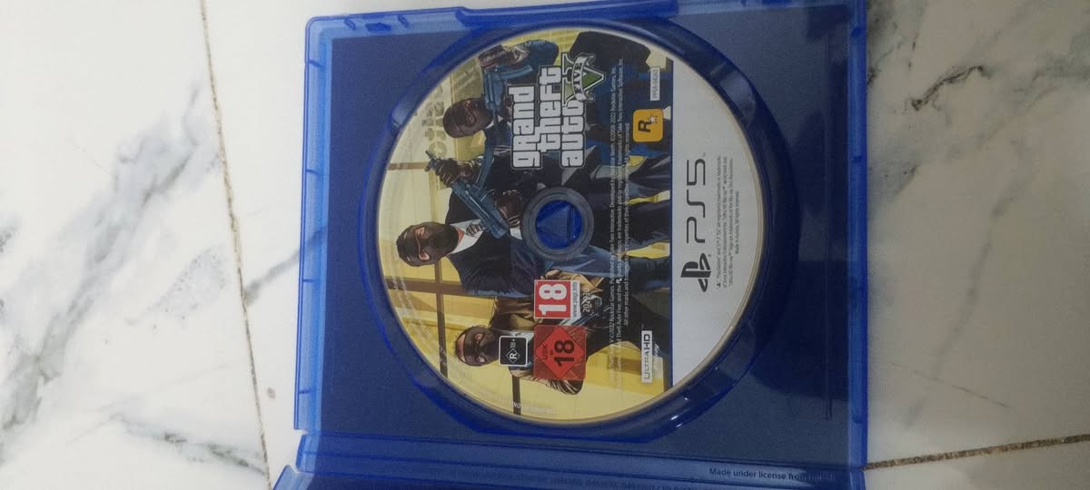 للبيع gta5 جديدة بلي فايف 5 
السعر 30.000 المنطقة /بغداد سبع ابكار مقابيل مركز شرطة صليخ 
للاتصال/***********

