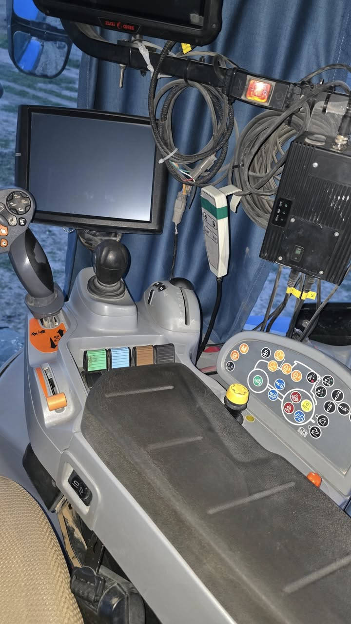 سلام عليكم مكينة لبيع حجم ٢٧٠ مو ديل ٢٠١٥ مكفولة كفالة عامة وضع شركة برغي ما مفتوح بيهة تايرات شركة جواهة مكان ديالى رقم لهاتف *********** /***********
