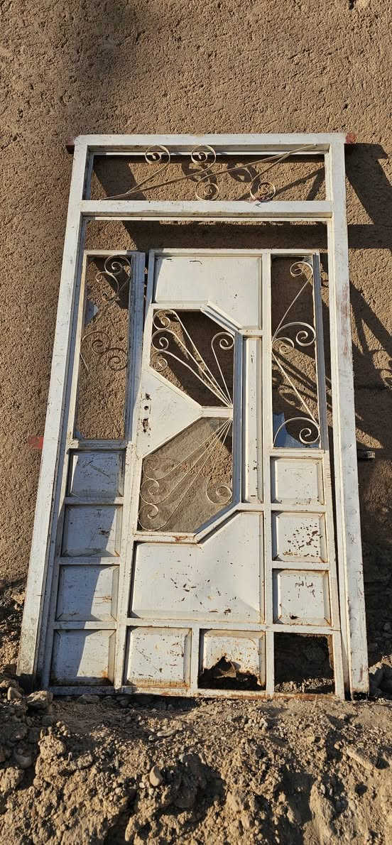 باب استقبال  العرض ١٤٠cm وارتفاعة ٣m 
وباب مطبخ عرض ١m ورتفاعة ٣m
وشباك مطبخ مع شباك حمام موجود اسفل  الصورة 
كما موضح في الصورة 
اتصال عل هذا الرقم ***********
البوب بيهن تأكل من الاسفل فقط
