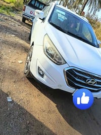 توسان 2015 لون ابيض داخل قرميد  مكفوله من صبغ ملاحضات جدا بسيطه رصعتين...