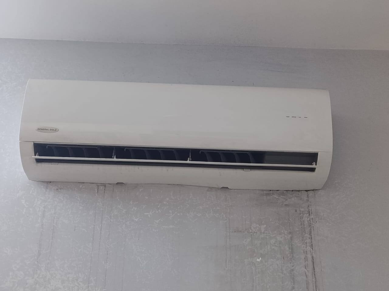 مكلف بالنشر /////سلام عليكم سبلت 2 طن جنرال سعر 250مع سرير طفل سعر 100 للاستفسار***********
