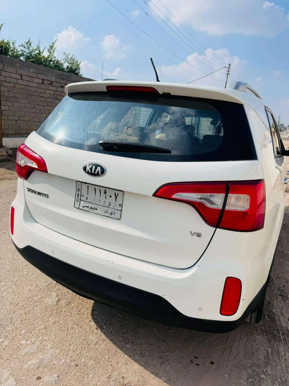 كيا سورنتو 13 شكل 14 خليجي 
محرك 6 سلندر 3500
البدي نظيف جداً السياره بدون حادث
السياره بصمه تحكم ستيرن كامل شاشه لمس بلوتوث السياره نحفة جداً جميله و روعه
لكن السياره مبدل بيها محرك طابوكة نظيف جداً اي خلل اي مشكله ثانيه ما بيها
تبريد ممتاز تراي ناعم و حلو زوج تاير جديد السيارة ماشيه 188 الف كيلو متر
رقم ذي قار الدولي الجديد 27
سنوية ب اسمي
العنوان البصرة قضاء المدينه
***********
متواجد واتساب 
السعر 170 ورقة و بيه مجال
