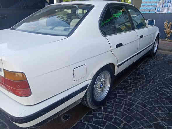 السلام عليكم بي إم 525اصل محرك 6سلندر مفتوح سياره صافيه اي نقص مابيهه تبريد قطعتين فتح صبغ جاملغ خلفي ونص باب بيع وترهم مراوس مكاني بغداد حي الجهاد *********** السعر قفل 45
