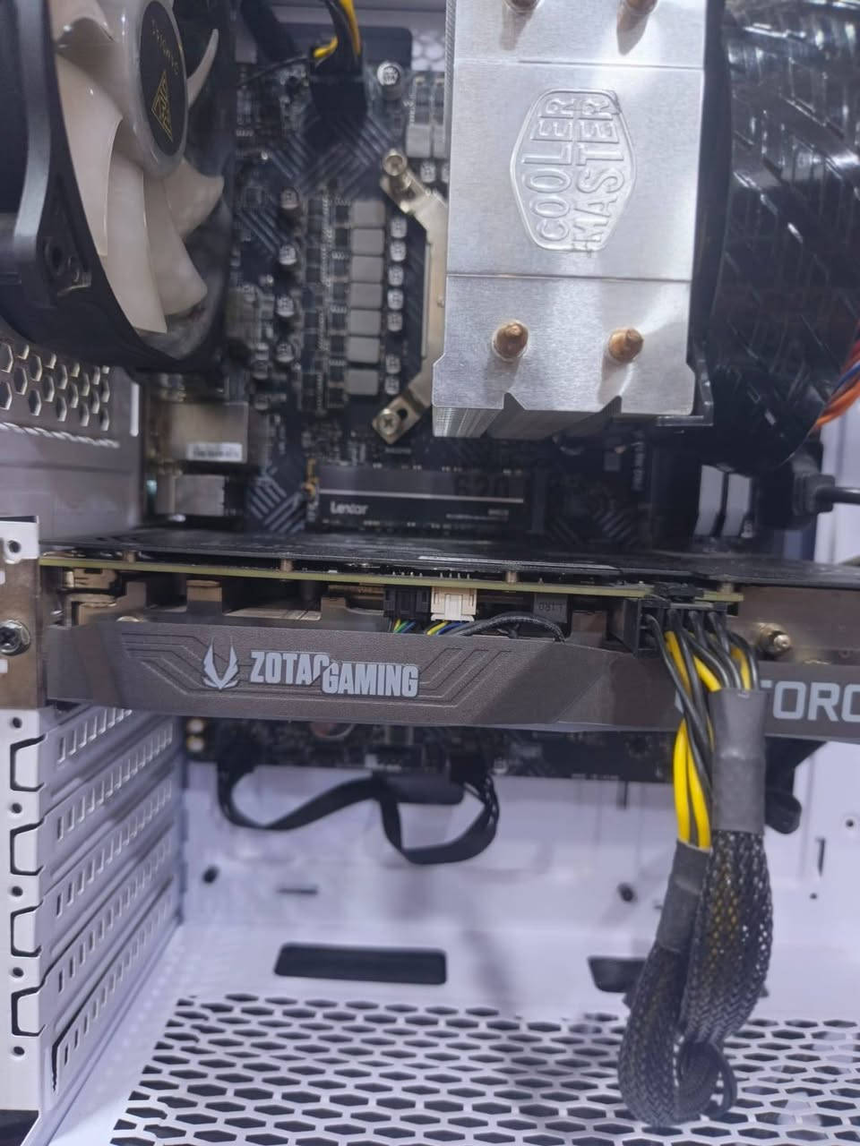 للبيع:
GFORCE Rtx3060 12G 
Mathr:msi pro H610M-G DDR4  
RAM: 2×8 16G 3600MHz corsair RGB
CPU:INTIL CORE i5:13
Rocket 650w
التخزين 1.5تيرا
السعر: مليون و 150


**إذا كنت صاحب هذا الإعلان وتريد حذفه لأي سبب، رجاءا أرسل رسالة إلى الدعم الفني**