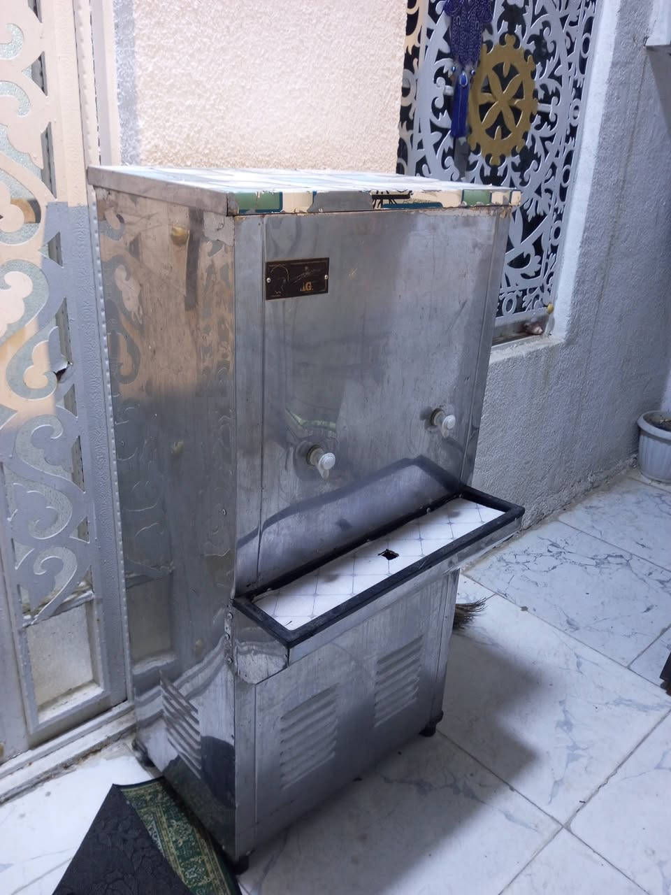 شوايه هبركر  هيه وميزهه سلستيل نضيفه وبراد ستيل البيع *********** القبله
