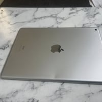 ايباد 9 الاصلي ذاكرة 64 للبيع  هاتف 07702604828