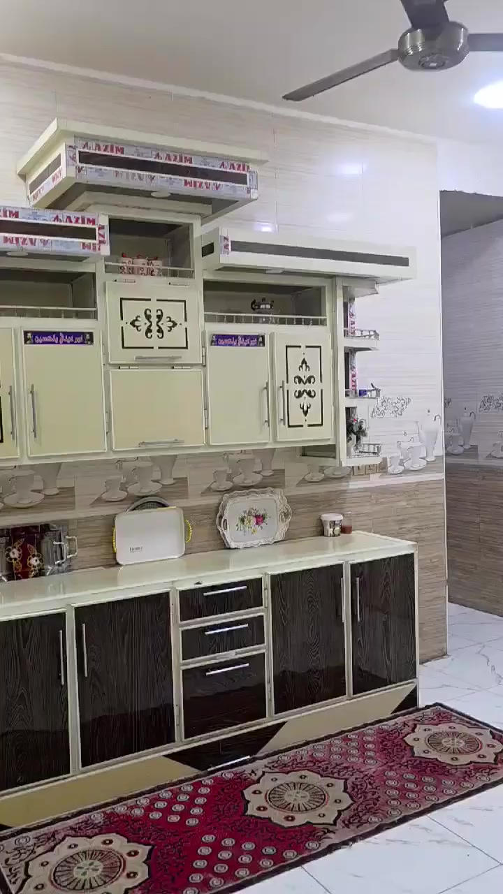 السلام عليكم بيت 200 متر بالسفحه الاولى بالخدمات مطلوب اسكان 51 مقدمه 109
تسديد  الشهري 280 مسددين منه  ثلاث سنوات طابقين الطابق الاول غرفتين وهول واستقبال وصاله ومطبخ الطابق الفوك 4 اربع غرف نوم وصاله
البيت بظهره شارع 30
امامه شارع 60  بيت بناء 23 تفاصيل اكثر رقم راعيه خاص


**إذا كنت صاحب هذا الإعلان وتريد حذفه لأي سبب، رجاءا أرسل رسالة إلى الدعم الفني**