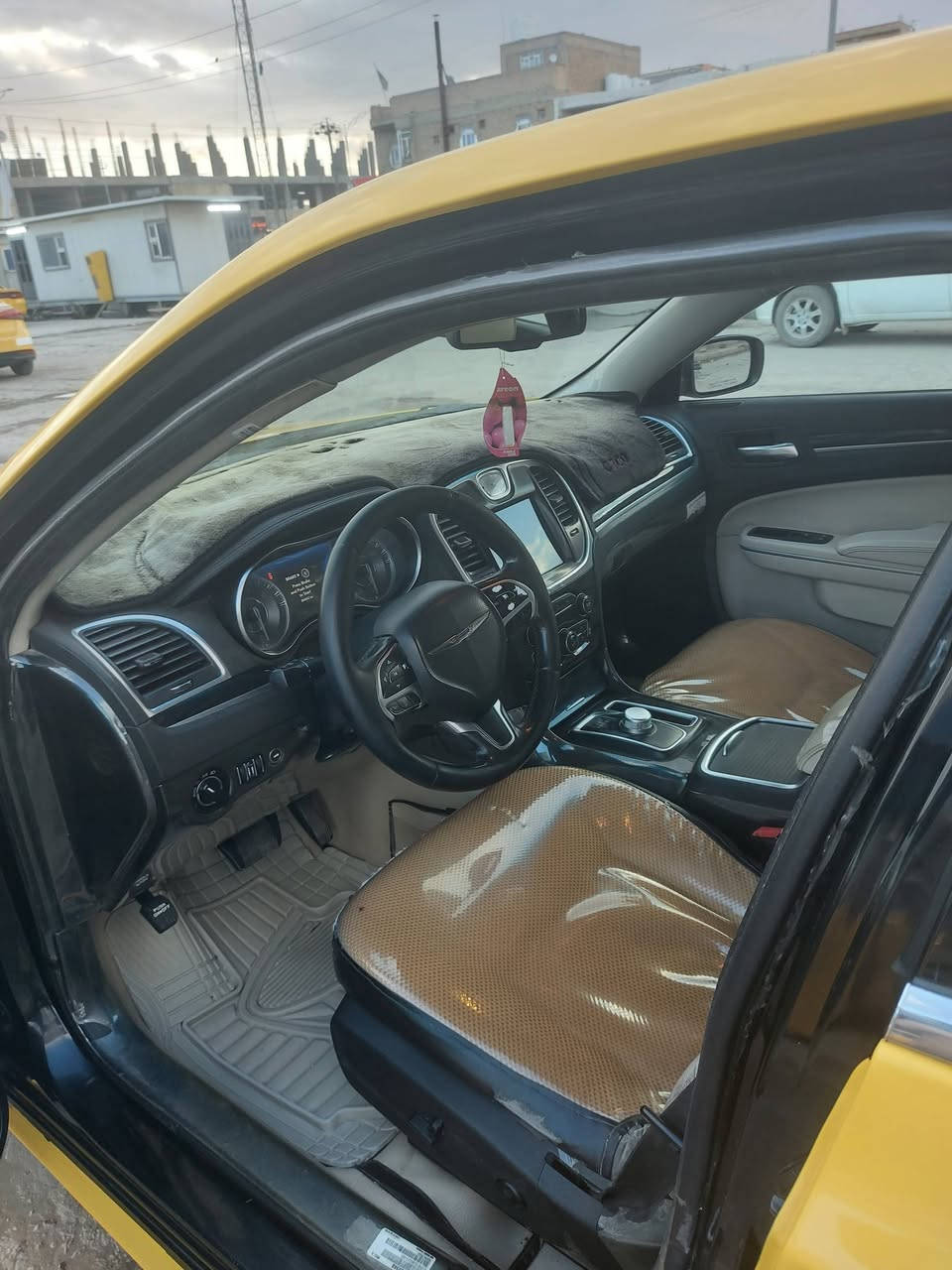 سلام عليكم  
اوبامه للبيع 16 ،20 مرمزه حداديه كير تايرات تبريد ج  اهزه سياره مابيه نقص  العنوان ذي قار الشطره السعر185 وبيه مجال/***********
