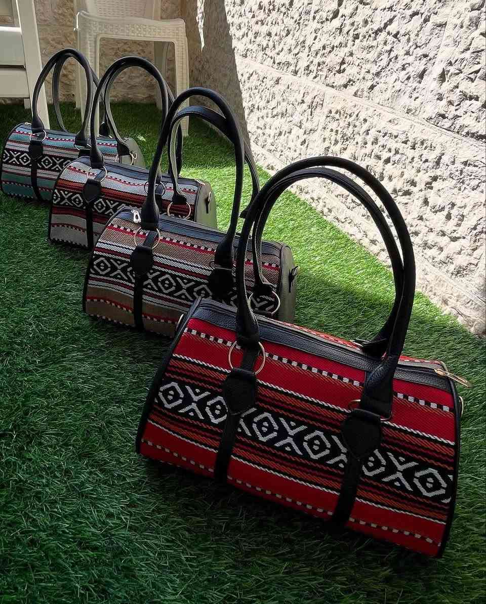 بشت و حقيبه موديلات روعه 
تكدري تاخذي البشت وحده 
او الحقيبه لوحده متوفر كل الاوان 
للطلب والاستفسار التواصل ع خاص او تعليقاتكم تسعديني


**إذا كنت صاحب هذا الإعلان وتريد حذفه لأي سبب، رجاءا أرسل رسالة إلى الدعم الفني**