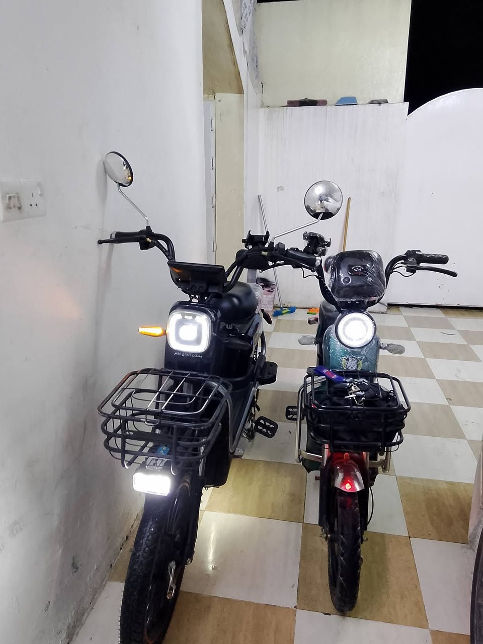 السلام عليكم للبيع دراجات شحن أولا الاسود. حجم 20 فول مواصفات بصمه تشغيل عن بعد كهربائيات كله شغاله وسويج شاشه لابتوب وبلوتوث عدد البطاريات 6دبل مع شاحنه جاهز سعر 350الثاني الزيتوني أيضاً فول مواصفات وبصمة تشغيل عن بعد كهربائيات كله شغاله وسويج شاشه لابتوب وبلوتوث عدد البطاريات 5دبل حجم 16مع شاحنه جاهز مجهز بالكامل سعر الزيتوني 300مكان شقلاوة والشراي اجيبه اربيل رقم الاتصال ***********
