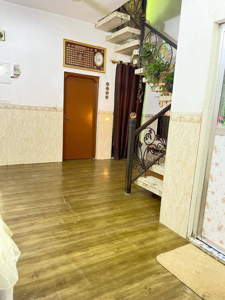 للبيع دار  ١٠٠م  طابو ملك صرف 
واجهه ٥ ونزال ٢٠
طابقين كامل ماكو نقص 
الطابق الارضي استقبال وكلدور وصحيات ومطبخ 
والطابق الثاني غرفتين وكلدور وصحيات 
العنون شارع ٦٠ شارع الكرينات عمود ٢٠٩
السعر خاص او اتصال
***********
نستقبل كافة العروض التجاريه والسكنيه
