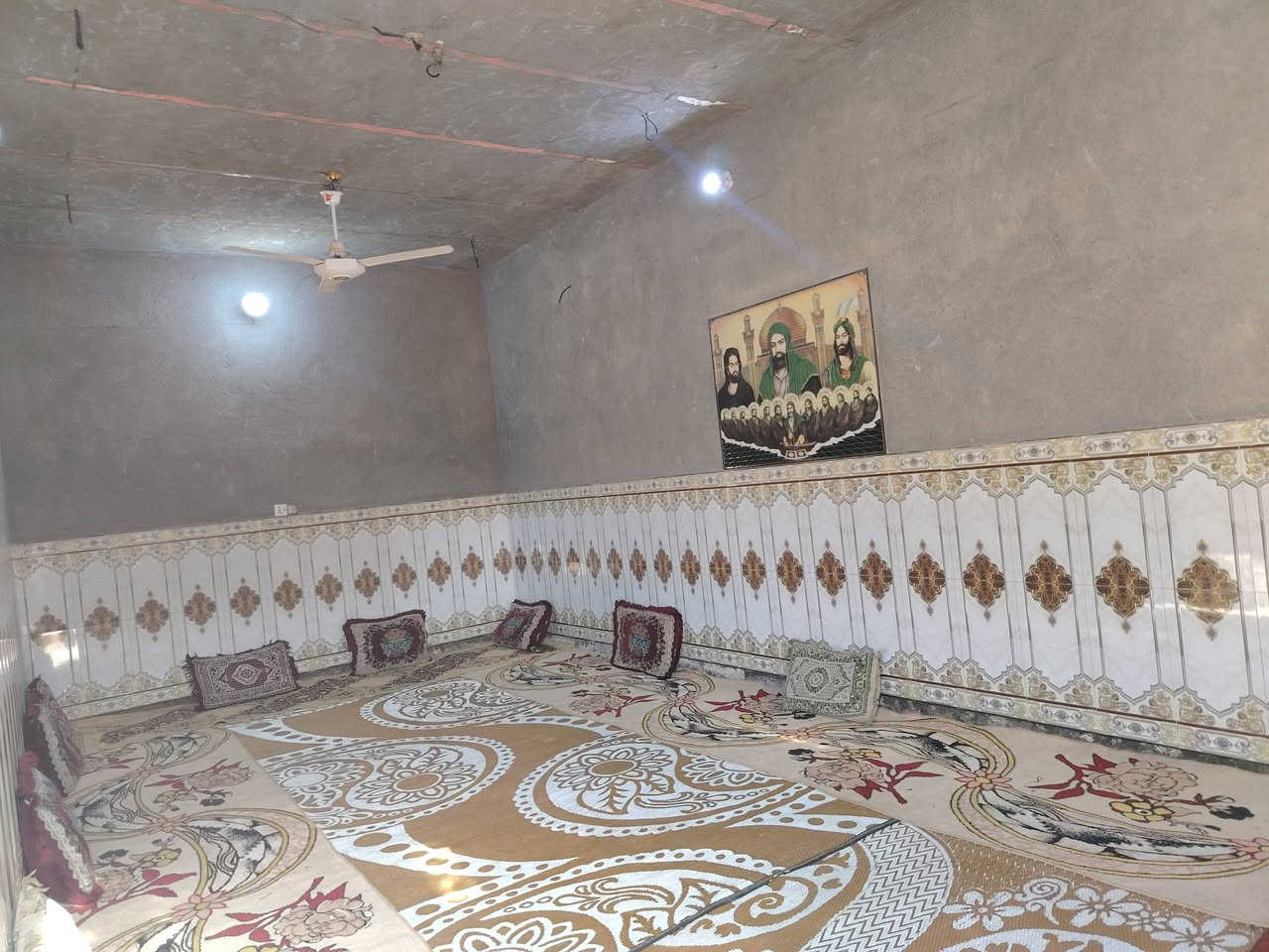 السلام عليكم بيت  بدوانم البيع   في النهروان مساحه 320 بنزلت مطعم تمتوعه تفاصيل 3 غرف نوم صاله وستقبال مطبخ خارجي ستفسار *********** تصال    وتساب
