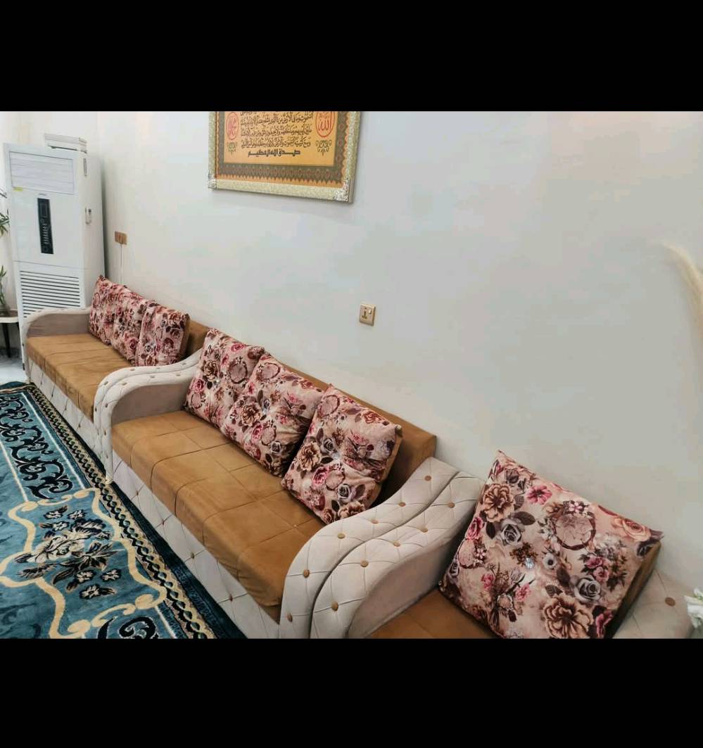 الموجود في التخم هذا شام مو وصاخه (للتوضيح) يعني تحركه بيدك عل قماش لتخم يرجع طبيعي