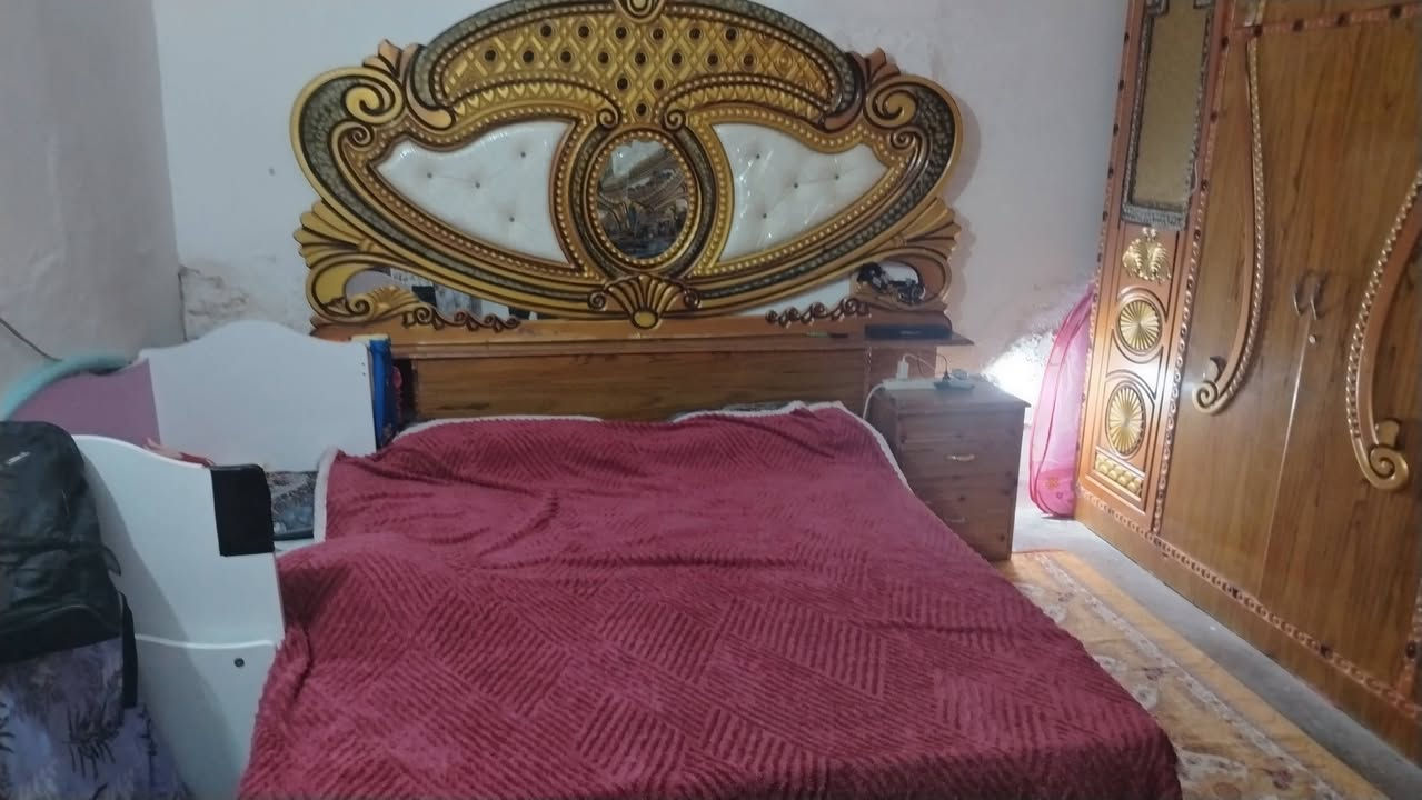 سلام عليكم غرفه اخشاب للبيع السعر مليون و100 نضافه مثل مشوف الرمادي التاميم ***********
