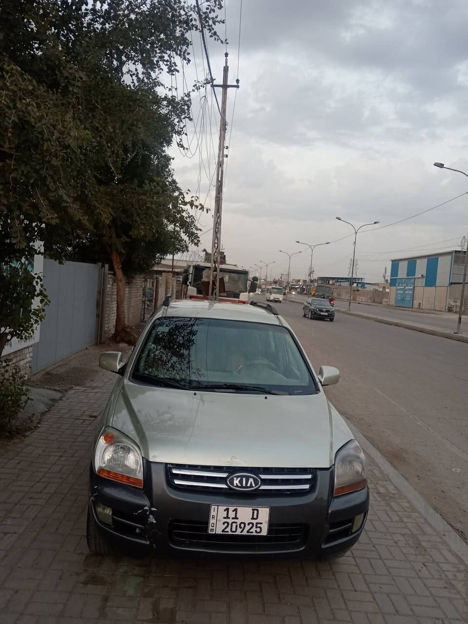 السلام عليكم من رخصة الإدارة المحترمة كيا سبورتج موديل ٢٠٠٧ رقم بغداد نكليزي تحويل مباشر السياره كاهزه من كلشي بيها ضربه تكمه فوك السايق   مصبوغه عام بدون دواخل مكينه ٤ سلندر حجم ٢٠٠٠ كير مكينه صدر تبريد كهربائيات كلها علبلاد شاشه كامره سنتر لك حجي كل البيها ذاكره لتكلي سونار وفلان شي سياره خير من الله وبالعافية ع ياخذها ترايها كلش حلو السعر ٨٧ مكان السياره بغداد الكفاح قرب مستوصف الشيخ عمر رقم الهاتف *********** اسف على الإطالة

