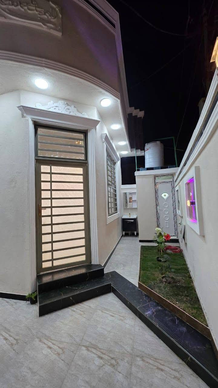 #اسعد_الله_أوقاتكم_بكل_خير
***********
دار سكن للبيع ⛪️ بسعر بلاش 

#مساحة البيت 160متر  بناء حديث بعده بل جيس

#يحتوي البيت على غرفتين نوم 
و ديوان 
و صاله 
و مطبخ 
و صحيات داخلي و خارجي و كراج سياره 
بيت كلش مرتب 

كافه الخدمات متوفره 

#جنس_العقار :: طابو صرف زراعي بأسم عراقي سند ٢٥ 

البيت علا شارع تبليط  10 متر وركن 🛣️

#العنوان البصره كوت الحمداني قرب محكمة ابي الخصيب

سعر  بيت 85 مليون  و بي مجال 
#للاستفسار الاتصال على الهاتف 📞📳
📳((*********** ابو الخصيب, البصرة
