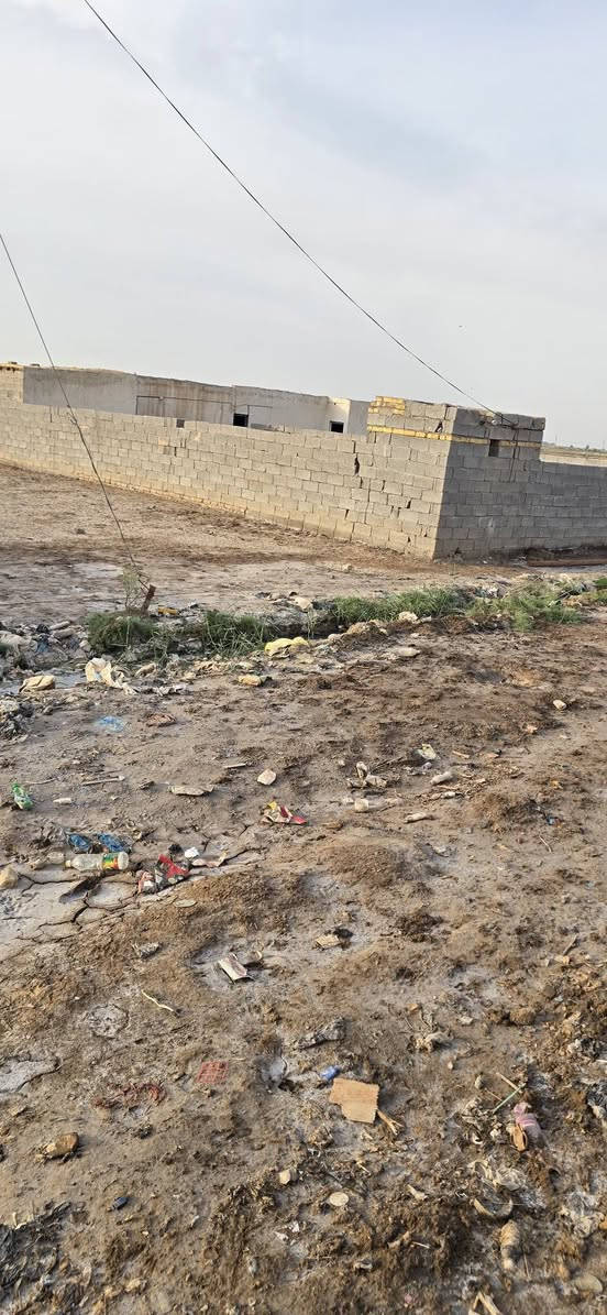 قطعه زراعي للبيع م٢٥٠متر به قرفتين مسكوفات ومسيجه قرب شارع ٣٠الكرادي ماي وكهرباء وسعر مناسب ***********
